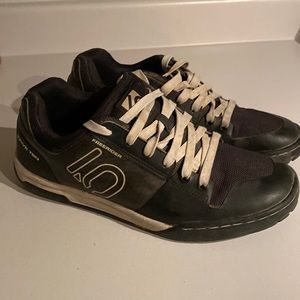 Five Ten bike shoe - free ride